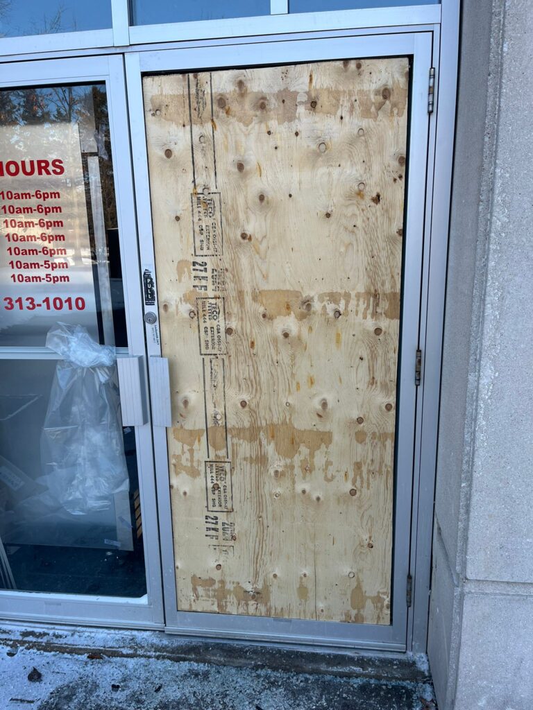 Storefront boardup service