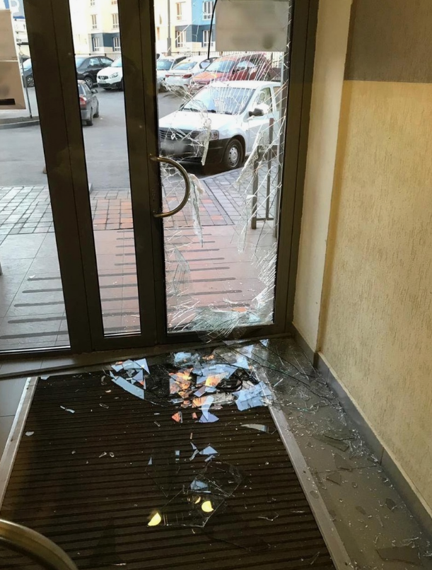 Storefront Glass Door Repair